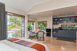 Studio | Desk, soundproofing, iron/ironing board, free rollaway beds - Bay of Islands Holiday Apartments (Paihia)
