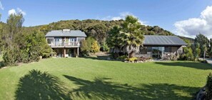 Property grounds - Bay of Islands Holiday Apartments (Paihia)