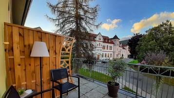 Quadruple Room | In-room safe, desk, free WiFi, bed sheets