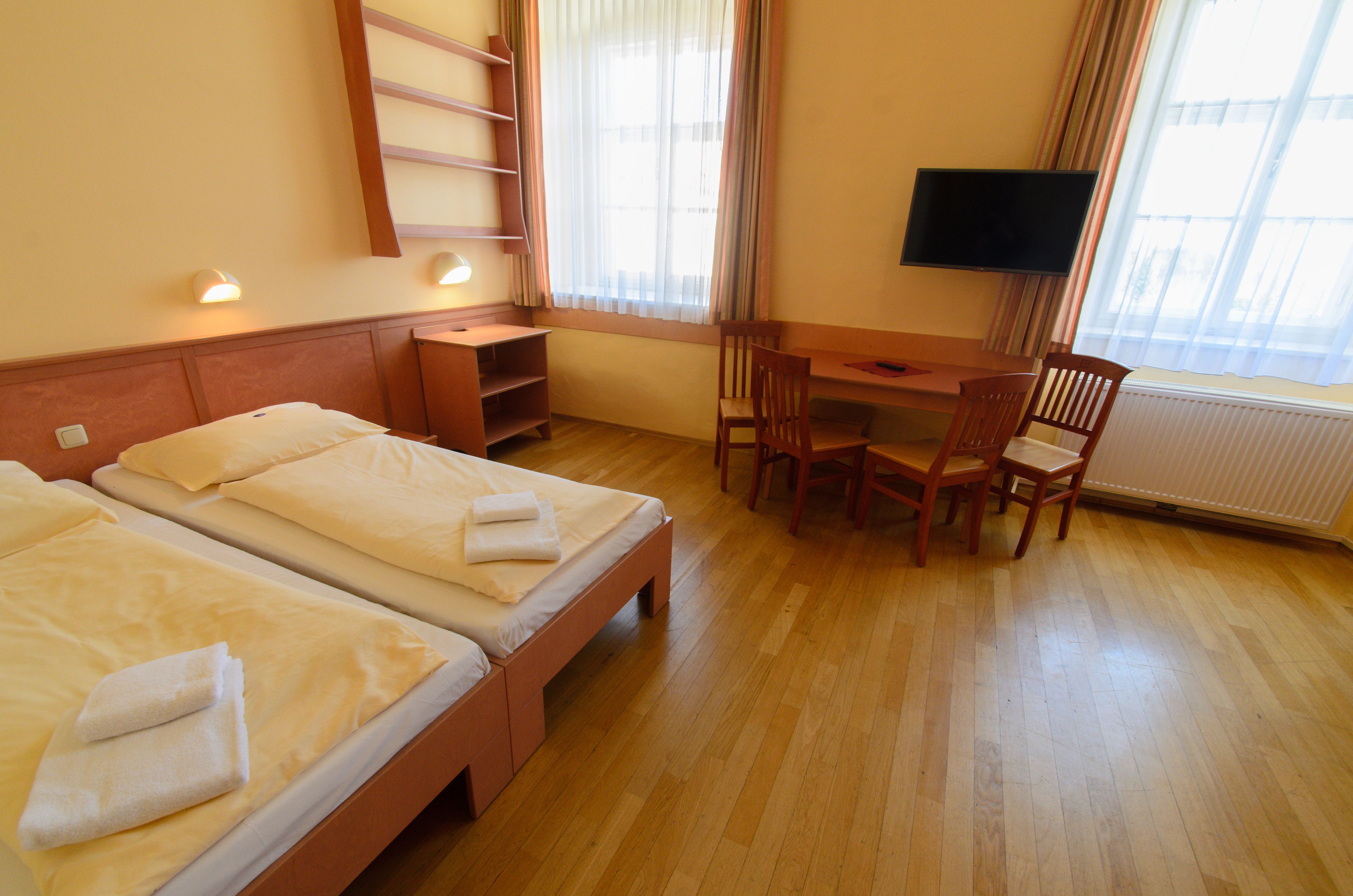 quadruple room | in-room safe, desk, free wifi, bed sheets