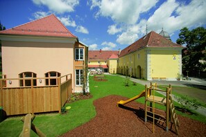 Área de juegos infantiles al aire libre