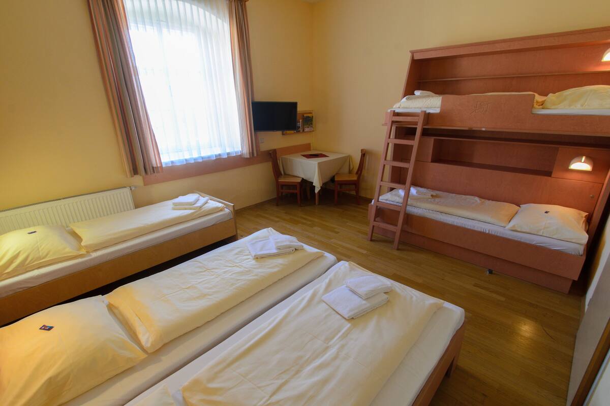 Quadruple Room | In-room safe, desk, free WiFi, bed sheets