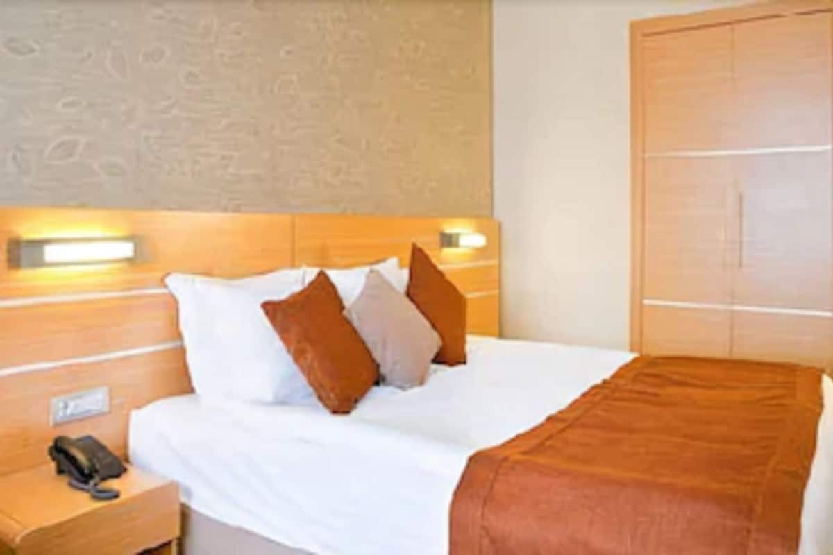 double room | 1 bedroom, minibar, in-room safe, desk
