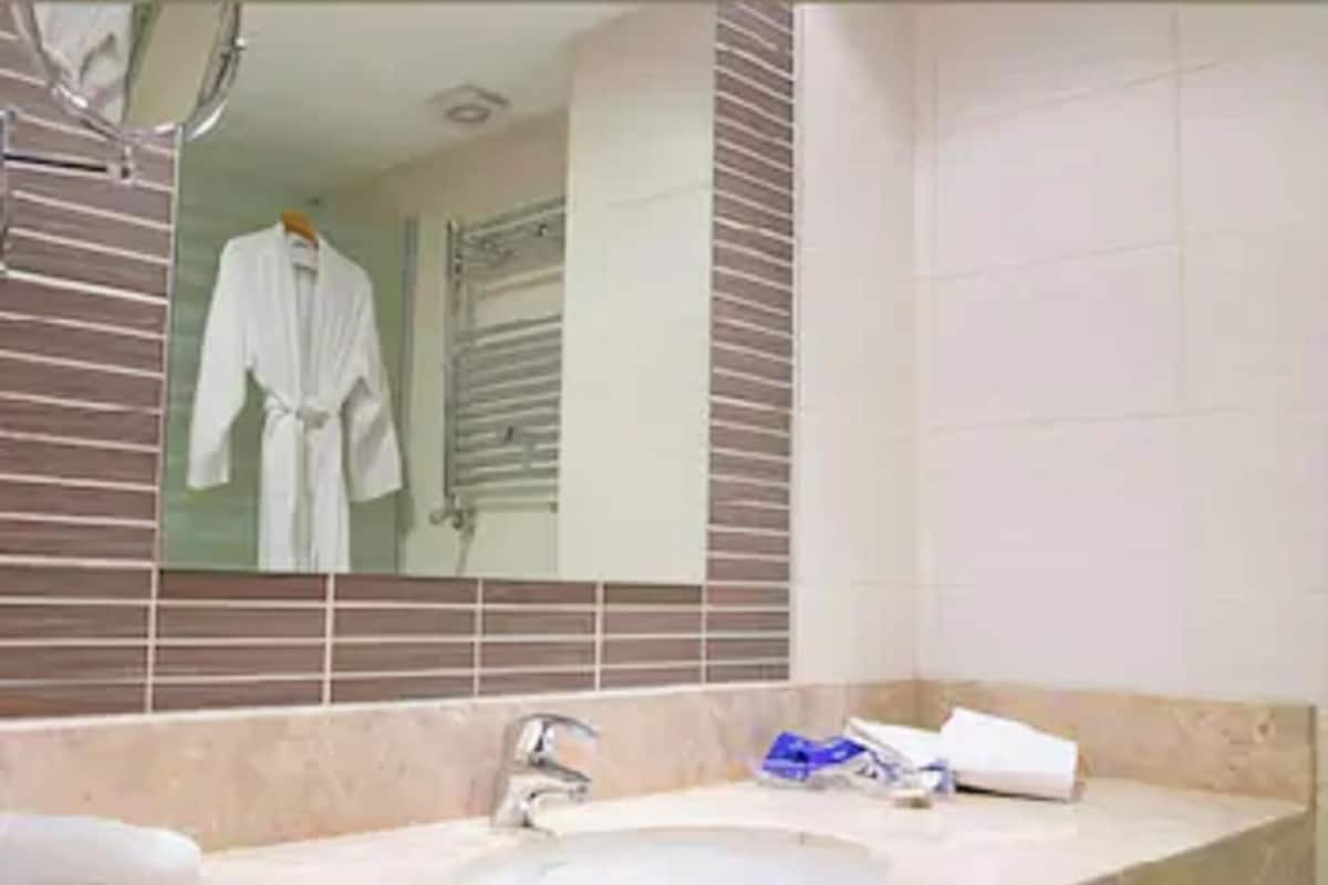 double room | bathroom | shower, hair dryer, towels