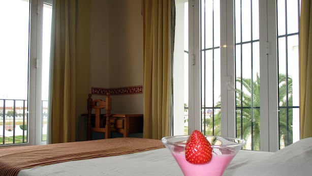 Double Room | In-room safe, desk, cribs (free), rollaway beds (surcharge) - Hotel Marina (Huelva)