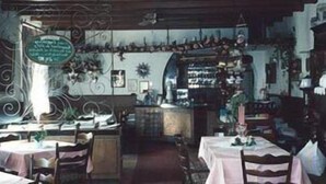 A traditional inn with wooden furniture, a bar area, and a vintage decor style. - Schlossberg (Heppenheim)