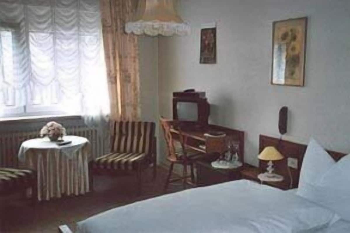 Rollaway beds (surcharge), WiFi (free)