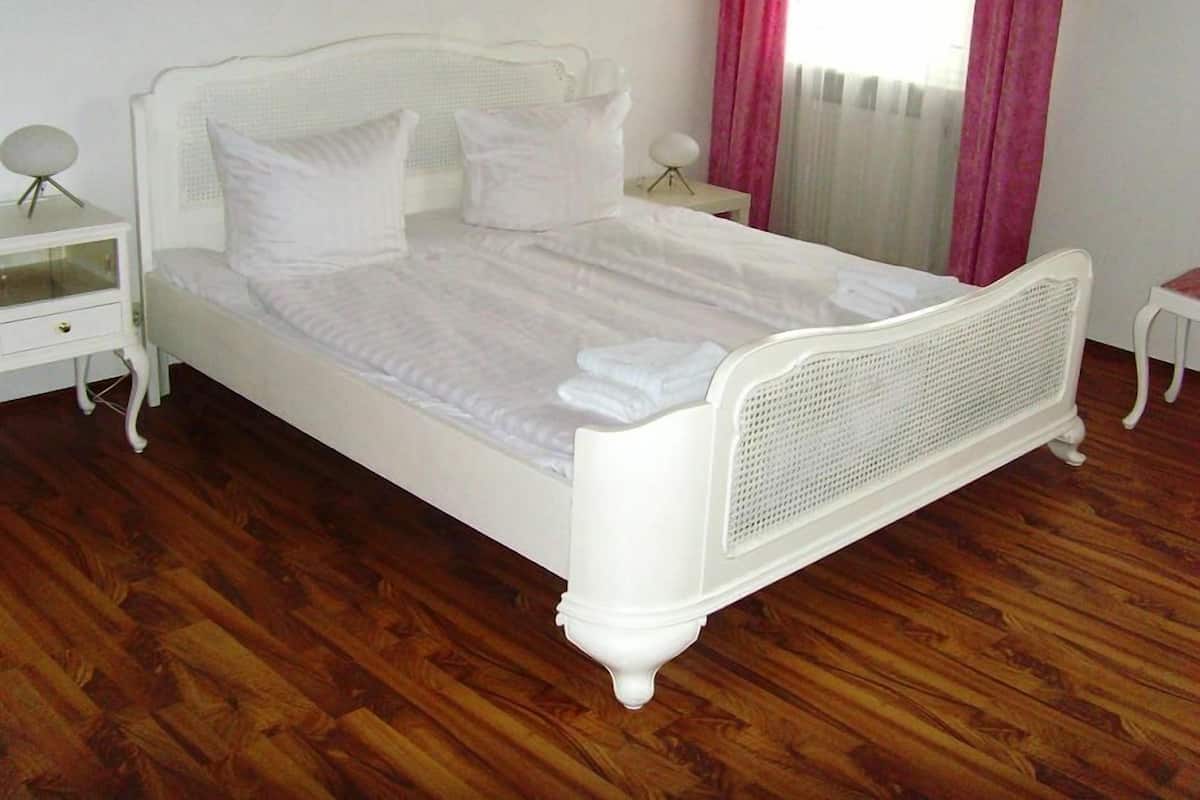 Rollaway beds (surcharge), WiFi (free)