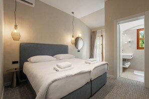 Habitación doble estándar, balcón | Ropa de cama hipoalergénica y camas Select Comfort