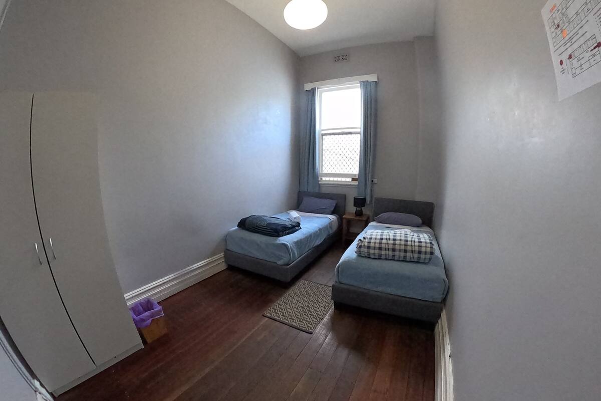 Comfort Twin Room | Blackout drapes, WiFi (free), individually furnished, bed sheets