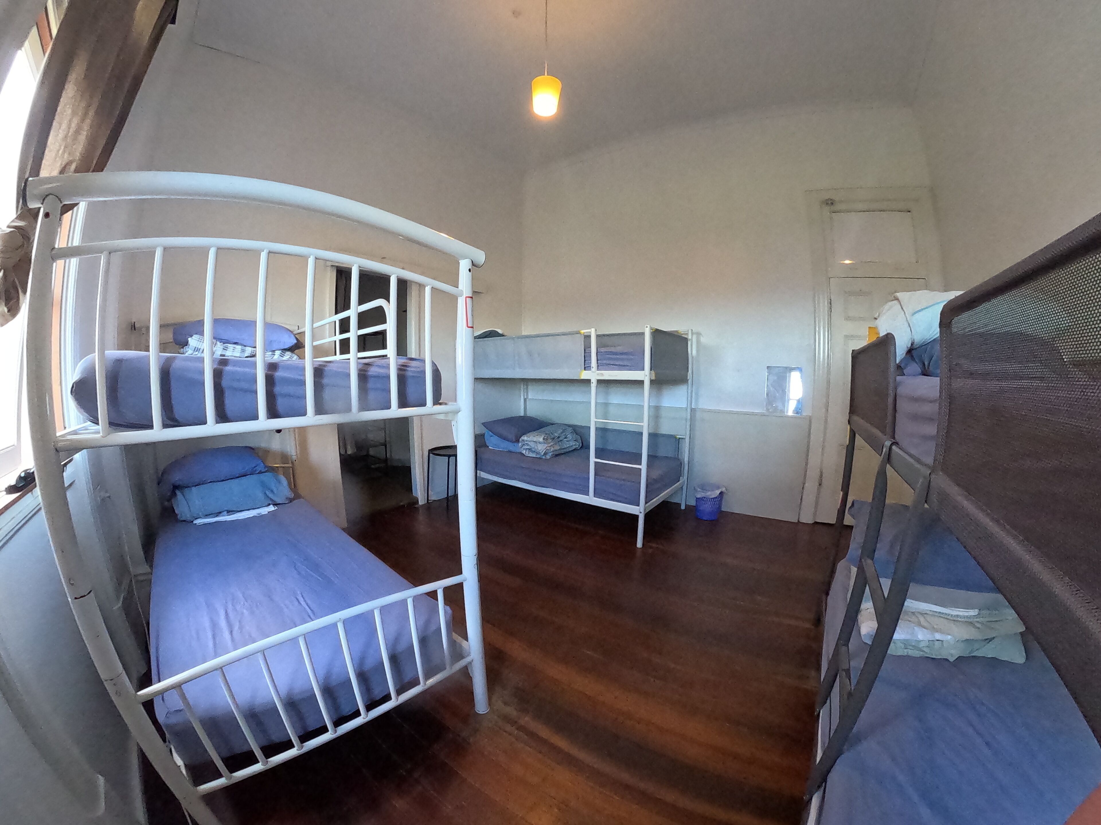 Dormitorio compartido estándar, solo para mujeres | Cortinas opacas, wifi gratis, mobiliario individual y ropa de cama