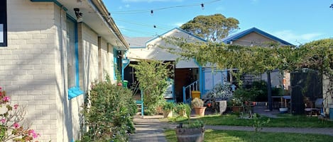 Vista frontal de la propiedad