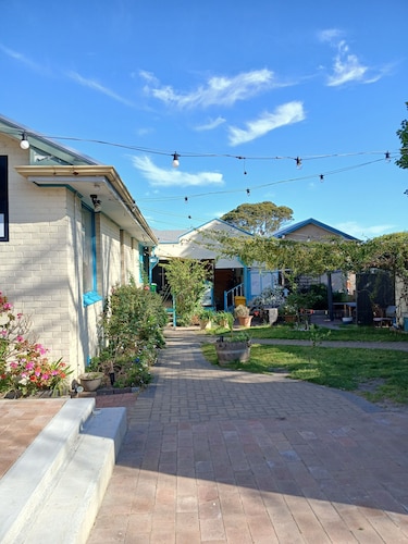 1849 Backpackers Hotel