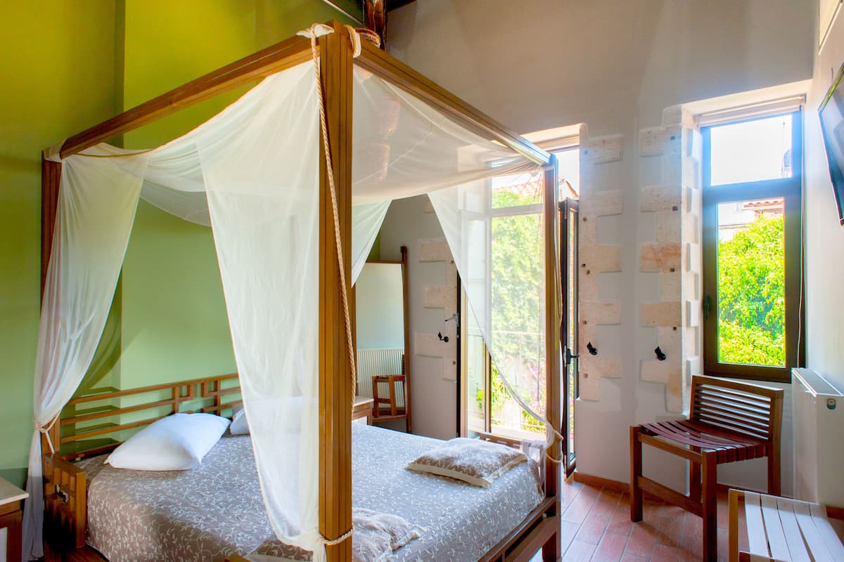 minibar, in-room safe, individually decorated, individually furnished