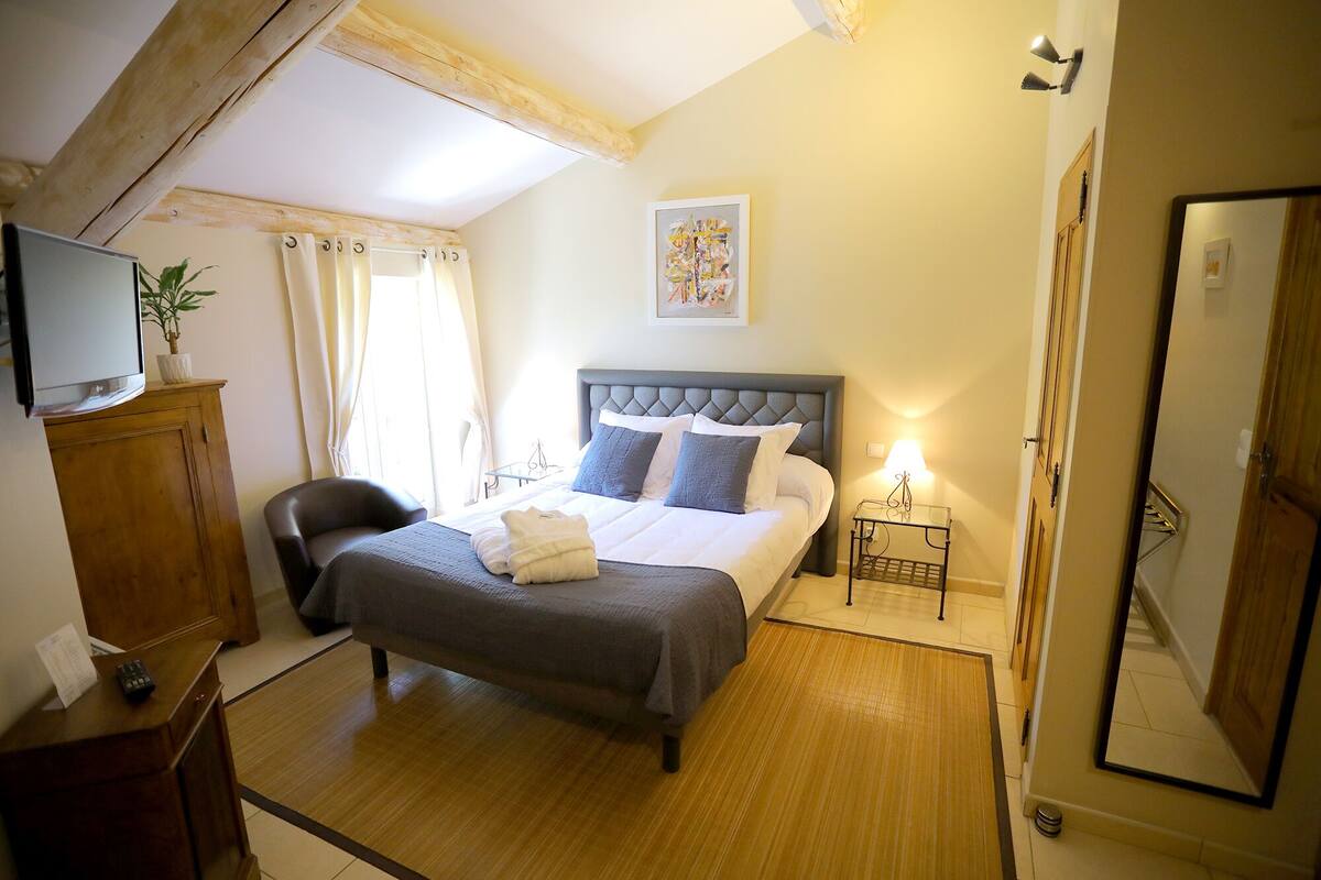 Standard Double Room | 1 bilik tidur, peti besi dalam bilik, dihias secara berasingan