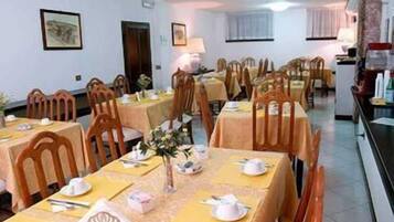Colazione a buffet inclusa, servita tutte le mattine
