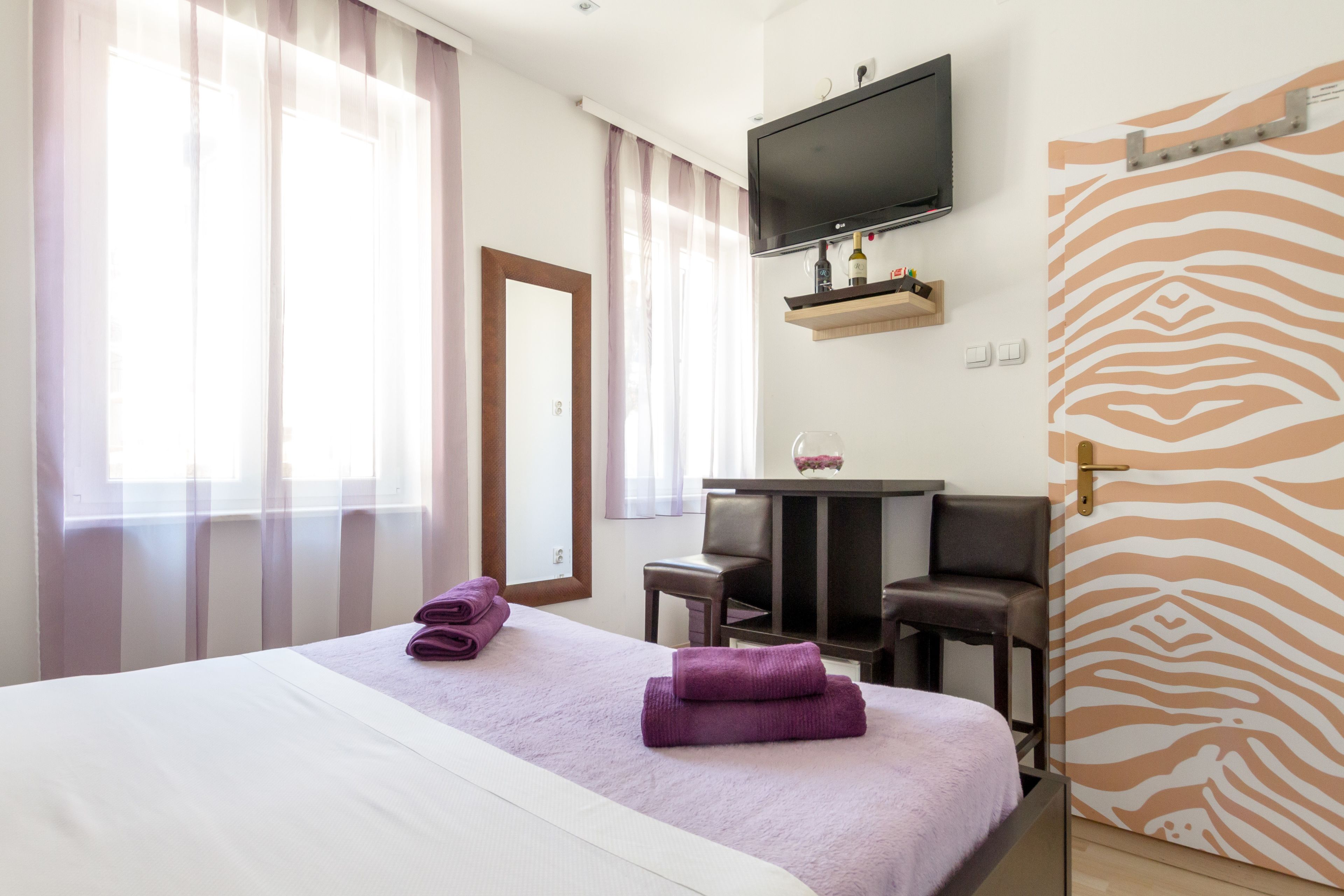 双人房 | 埃及棉床单、高档床上用品、泰普尔床垫、客房内保险箱