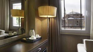 Hochwertige Bettwaren, Minibar, Zimmersafe, Verdunkelungsvorhänge
