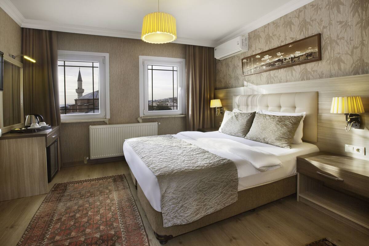 Standard Double Room, 1 Bedroom, Non Smoking, Partial Sea View | Premium bedding, minibar, in-room safe, blackout drapes