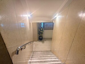 Interior entrance - Hotel Bright (New Delhi)