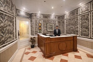 Reception - Hotel Bright (New Delhi)