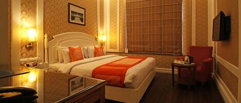 Deluxe Room | Bathroom | Shower, free toiletries, hair dryer, towels