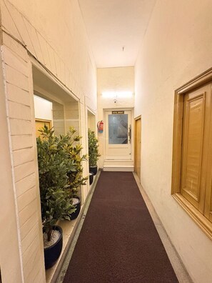 Lobby - Hotel Bright (New Delhi)