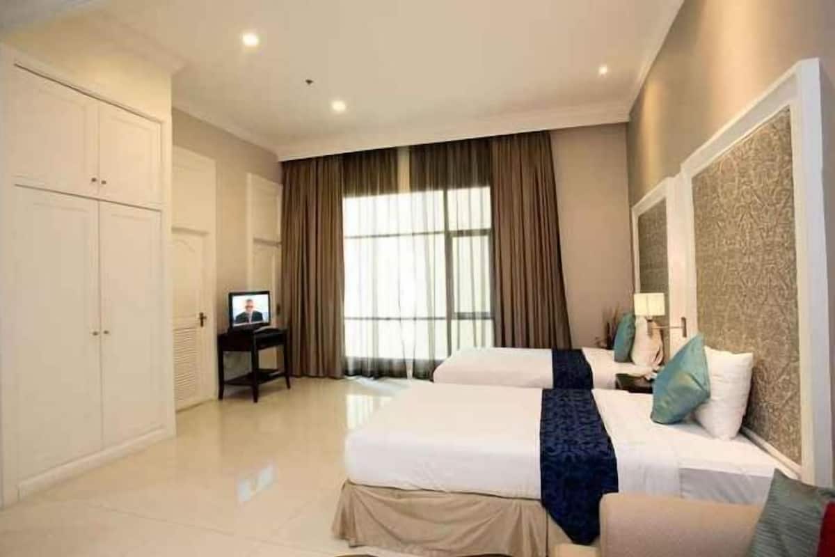 1 bedroom, in-room safe, desk, blackout curtains