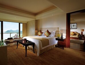 Deluxe Lake-View Suite | Premium bedding, minibar, in-room safe, individually decorated