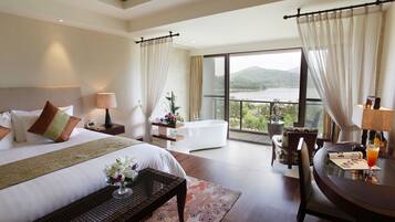Deluxe Lake-View Suite | Premium bedding, minibar, in-room safe, individually decorated