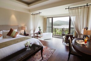 Deluxe Lake-View Suite | Premium bedding, minibar, in-room safe, individually decorated