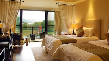 Habitación superior | Ropa de cama de alta calidad y minibar