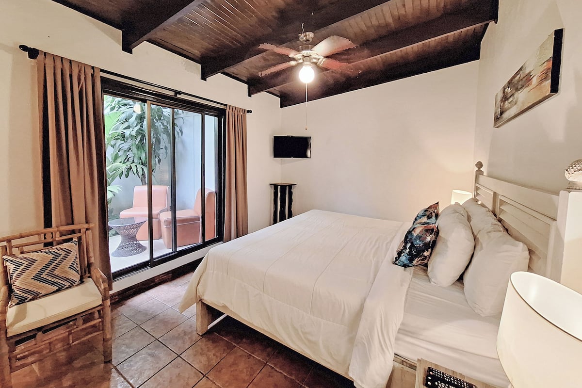 2 bedrooms, in-room safe, individually decorated, individually furnished