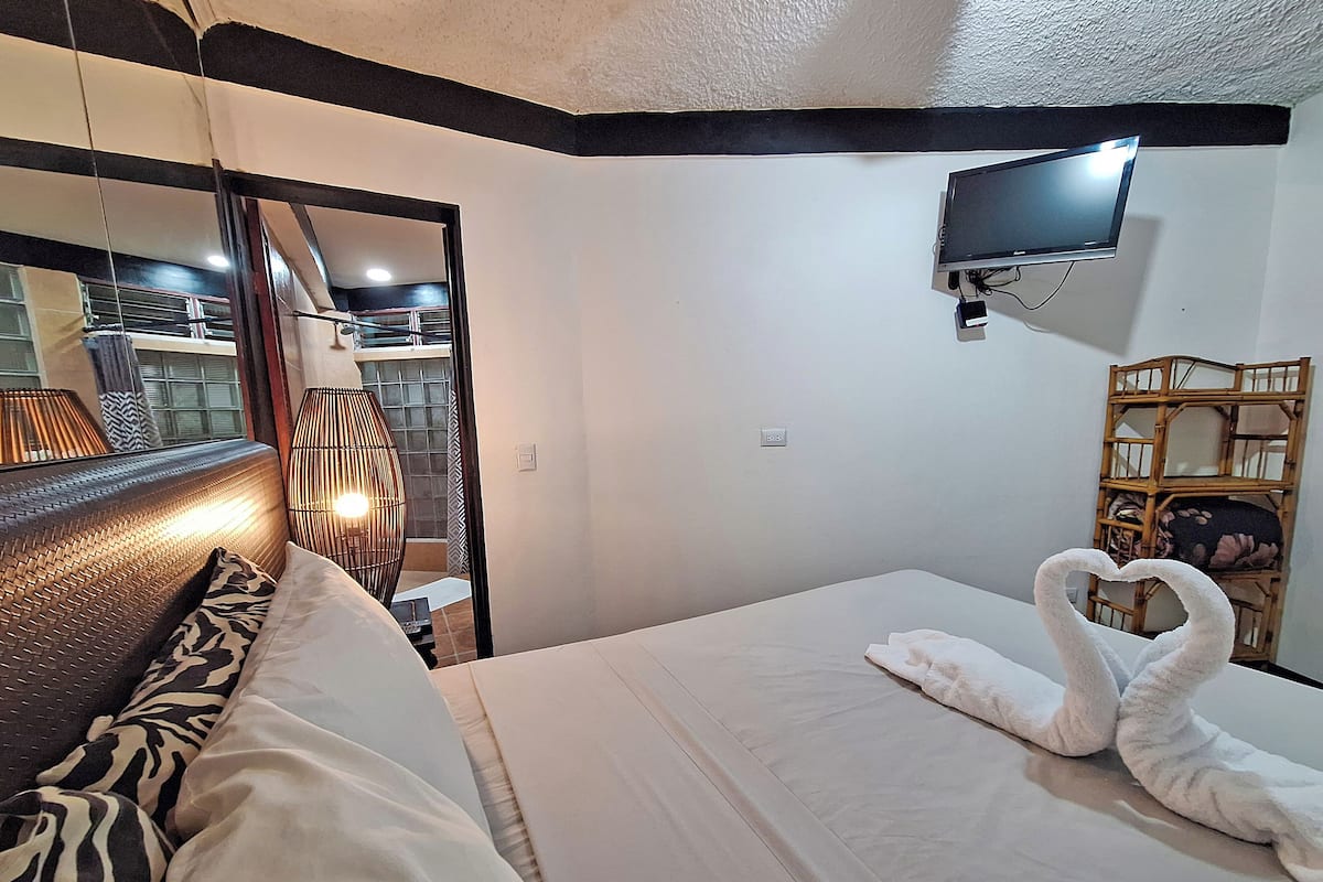 2 bedrooms, in-room safe, individually decorated, individually furnished