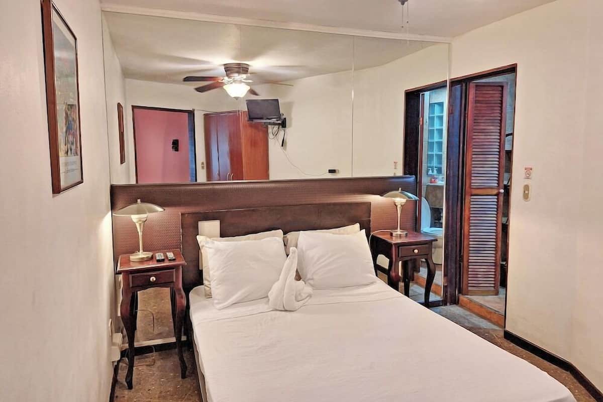 Premium bedding, in-room safe, individually decorated