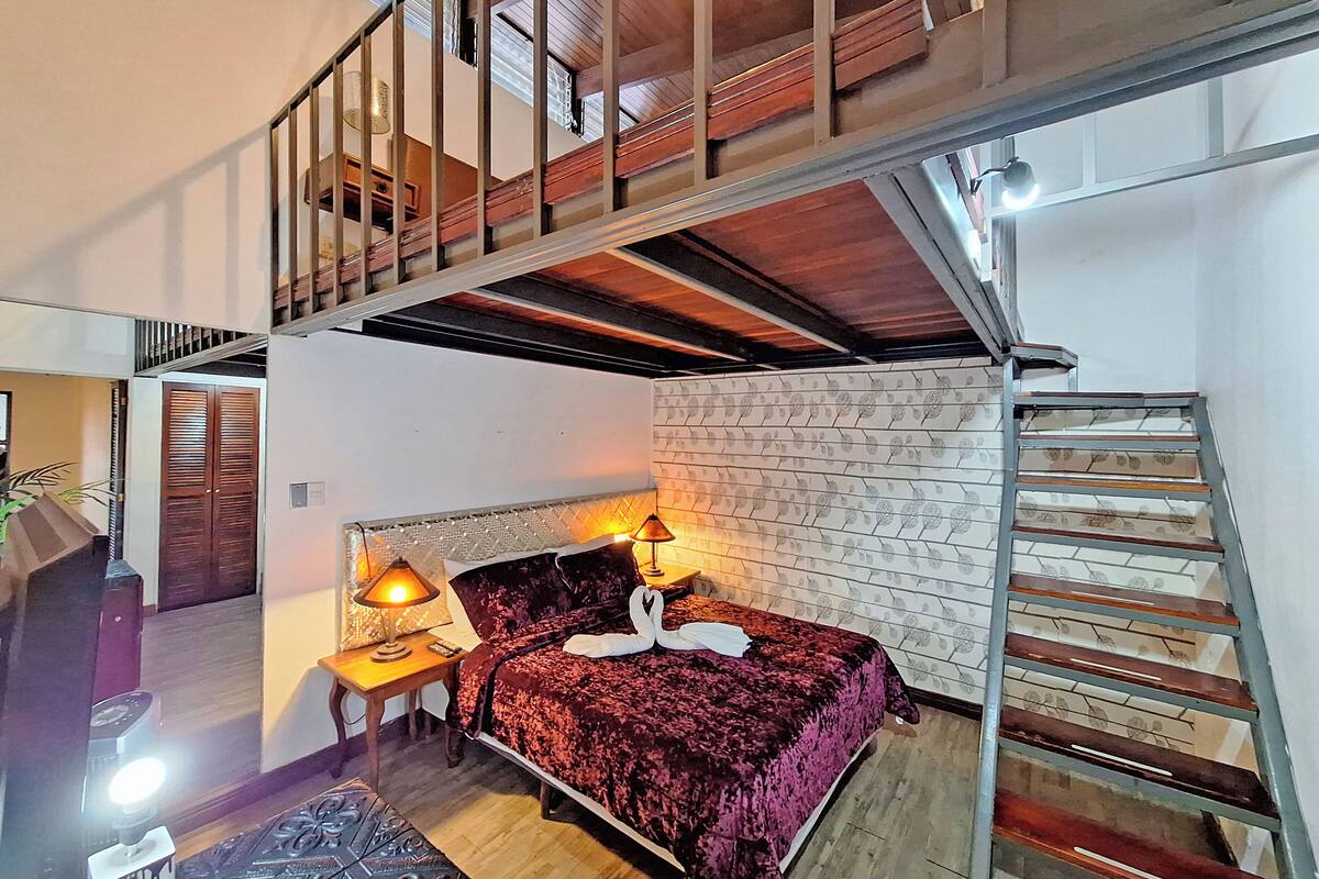 Deluxe suite | Luxe beddengoed, een kluis op de kamer, gratis wifi