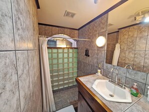 Suite Room | Bad | Dusj og håndklær