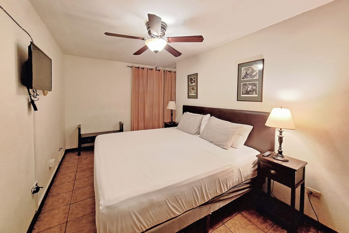 2 bedrooms, in-room safe, individually decorated, individually furnished