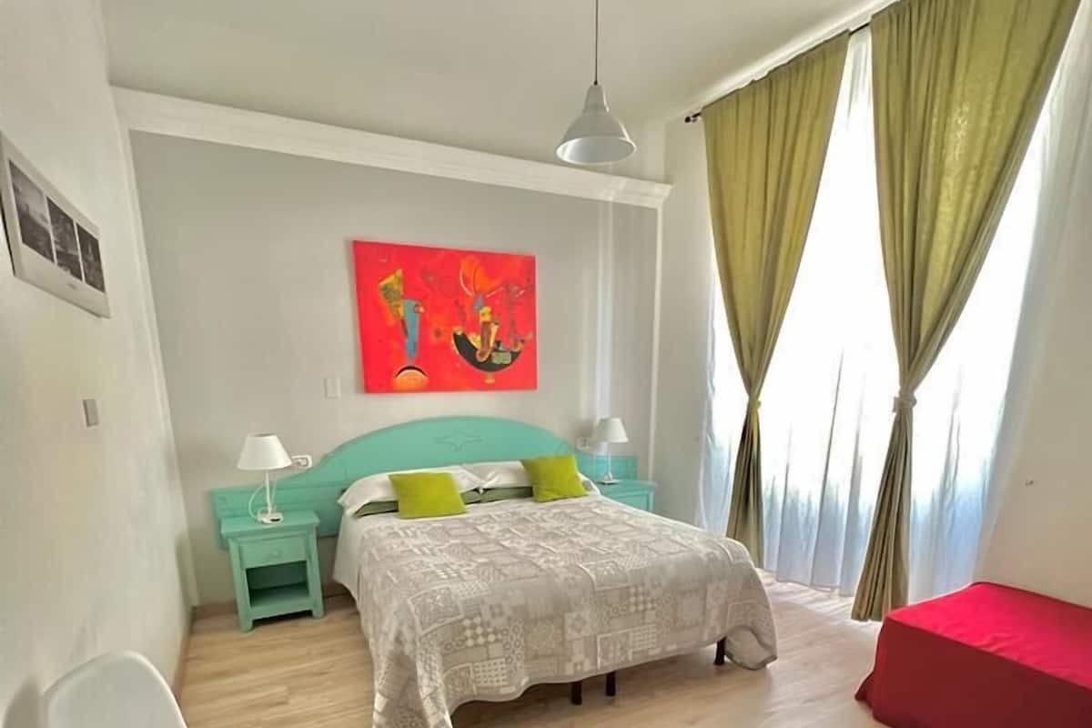 Classic Double or Twin Room | Meja, Wi-fi percuma