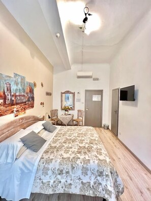 Classic Double or Twin Room | Desk, WiFi (free) - Cicerone Guest House (Florence)