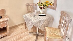 In-room dining - Cicerone Guest House (Florence)