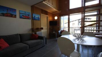 Superior Apartment | Living area | Flat-screen TV