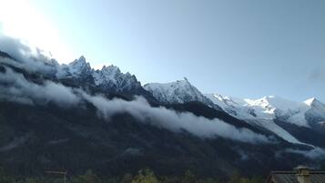 Colchones con pillow-top, tabla de planchar con plancha y wifi gratis