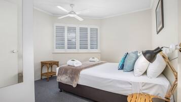 Comfort Double Room, 1 Bedroom | Dihias secara berasingan, dilengkapkan perabot secara berasingan