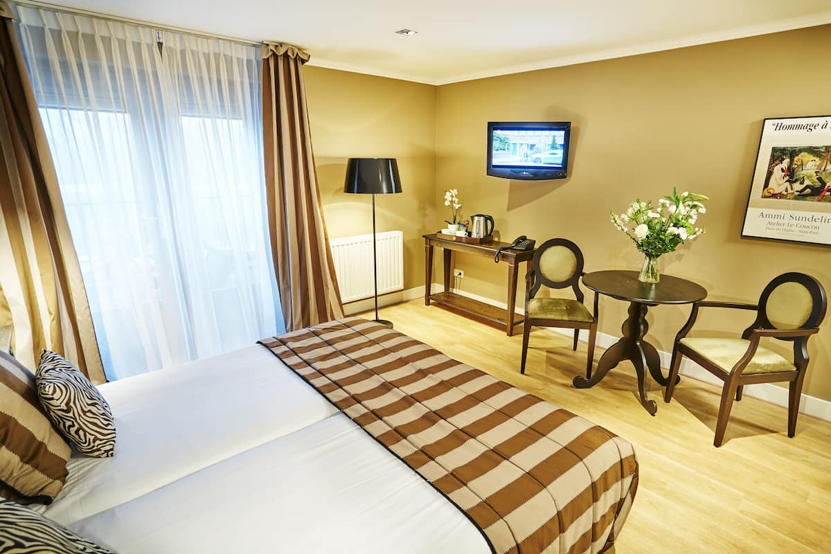 Caja de seguridad en la habitación, wifi gratis y ropa de cama