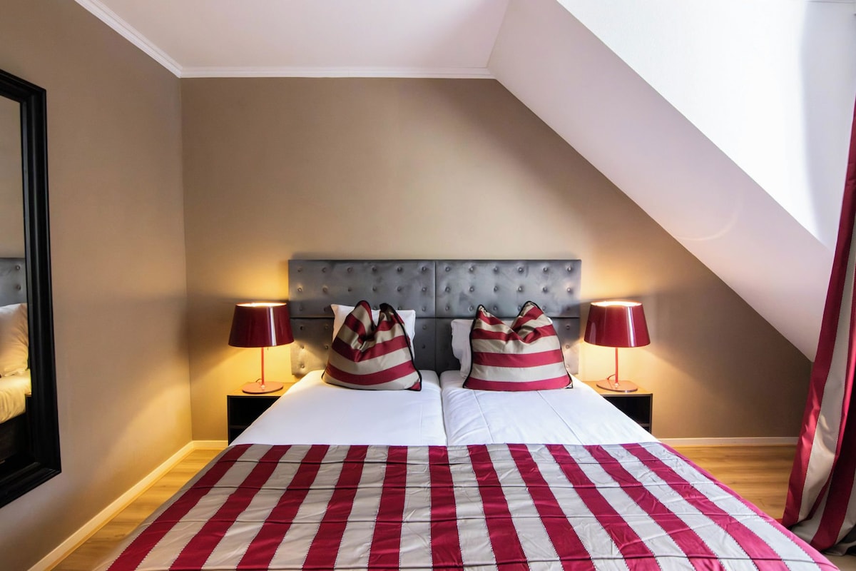 In-room safe, desk, WiFi (free), bed sheets