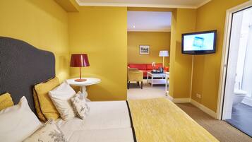 Suite Junior | Brankas, meja kerja, Wi-Fi gratis, dan seprai linen