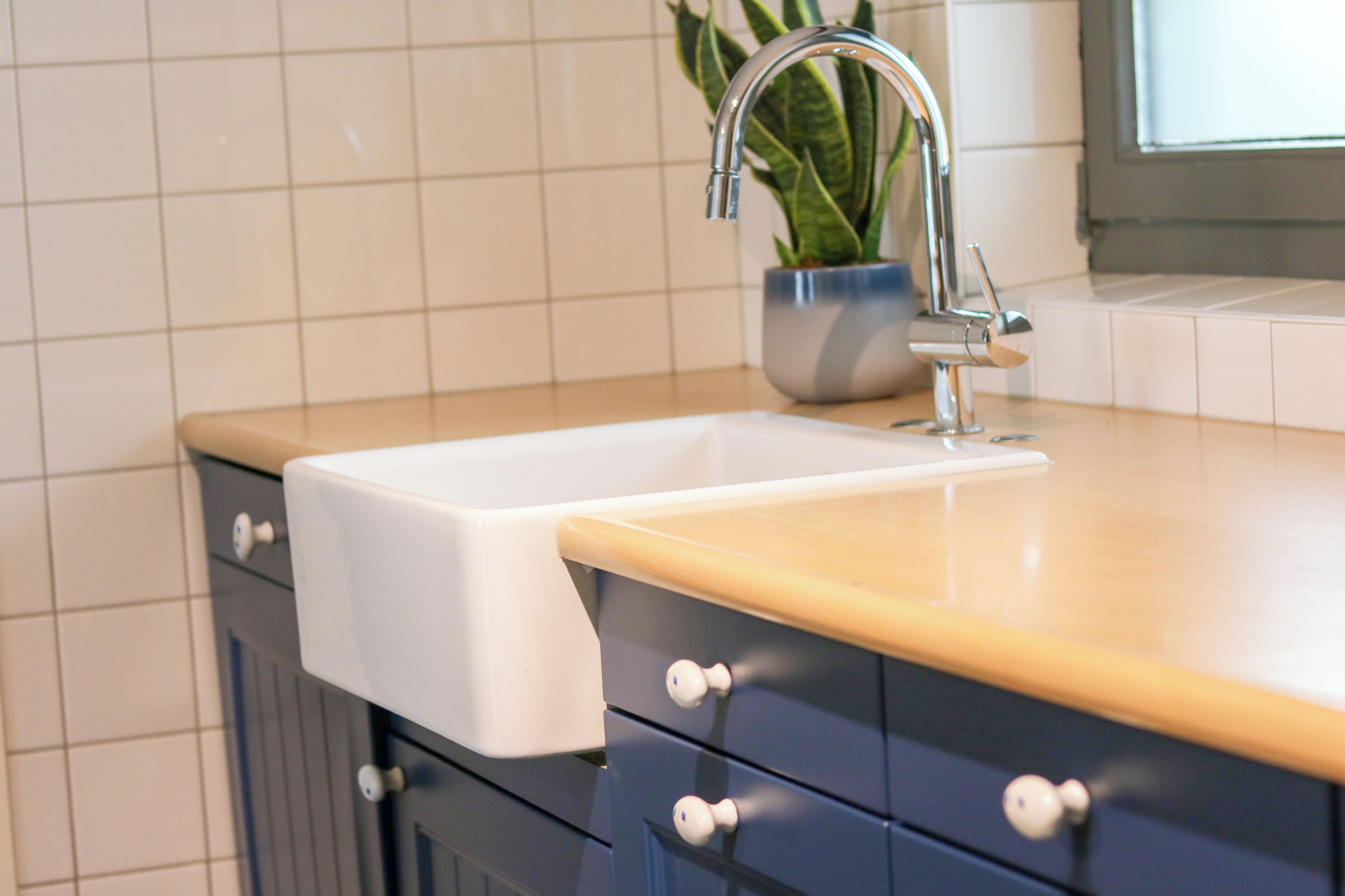 Een koffiezetapparaat/waterkoker, een waterkoker