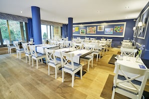Daily buffet breakfast (EUR 19.50 per person)