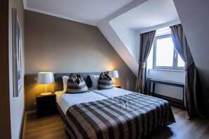 Coffre-fort, bureau, lit de bébé (supplément), accès au Wi-Fi (inclus)